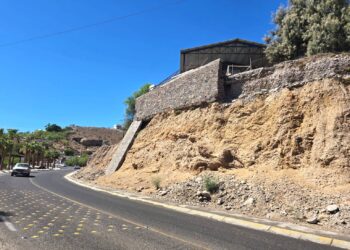 Inician trabajos de reconstrucción de una vialidad y una escuela en Santa Rosalía