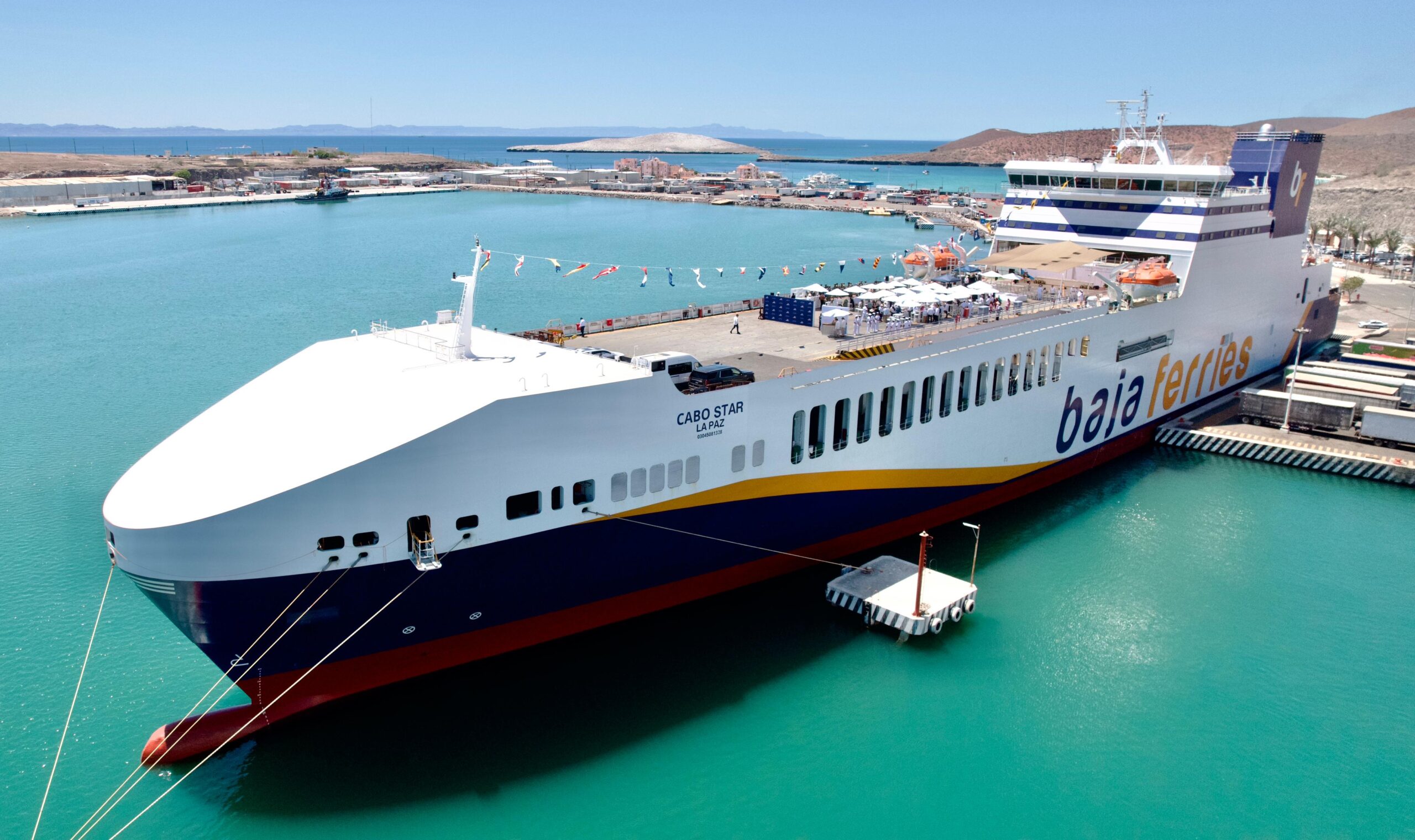 Abandera gobernador Víctor Castro, embarcación “Cabo Star” de Baja Ferries