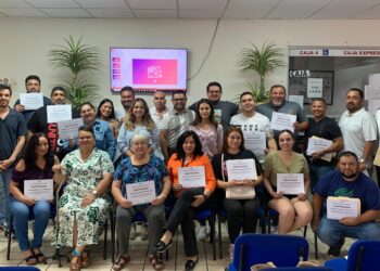 Capacitan a cajeros municipales para mejorar la atención a contribuyentes en La Paz