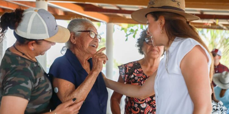 Realiza Milena Quiroga gira de trabajo en delegación de Todos Santos