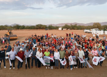 Encabeza Milena Quiroga inicio de rehabilitación del campo de béisbol en Los Planes