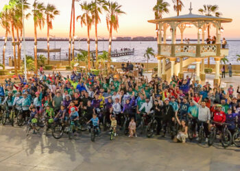 Encabeza Milena Quiroga jornada de biciviernes con más de 200 participantes