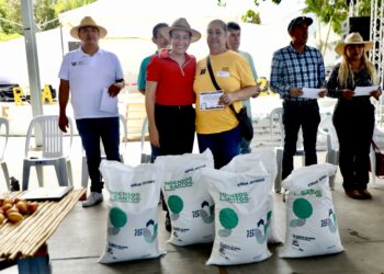 Impulsa Milena Quiroga tradiciones y economía local durante la Feria del Mango en San Bartolo