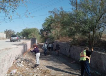 Limpian cerca de 20 canales de desagüe y puntos de inundación en La Paz