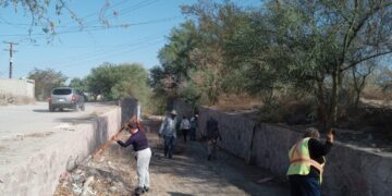 Limpian cerca de 20 canales de desagüe y puntos de inundación en La Paz