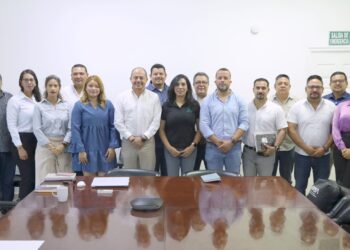 Instalan OOMSAPAS La Paz y Sindicato de Burócratas, Comisión Mixta de Escalafón