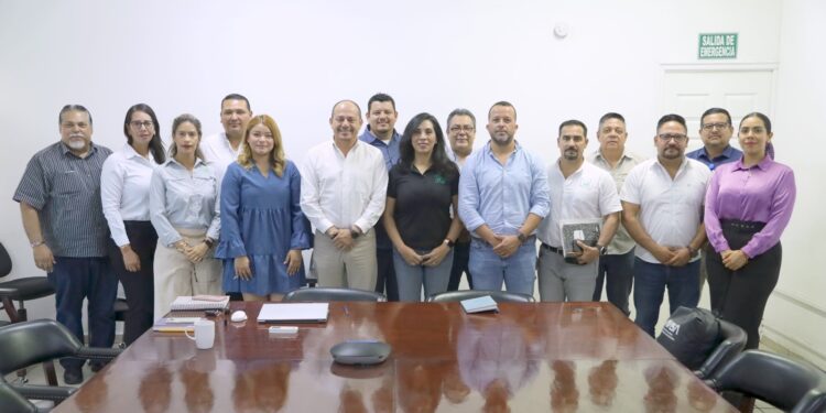 Instalan OOMSAPAS La Paz y Sindicato de Burócratas, Comisión Mixta de Escalafón