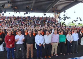 Celebran graduación de 596 estudiantes del CECYT 05, en Cabo San Lucas