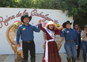 Coronan a Teresa I como reina de los Cabalgantes de las Fiestas Tradicionales Santa Anita 2025