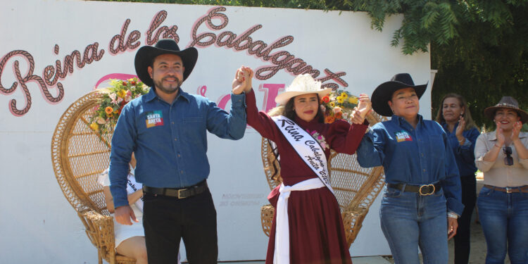 Coronan a Teresa I como reina de los Cabalgantes de las Fiestas Tradicionales Santa Anita 2025