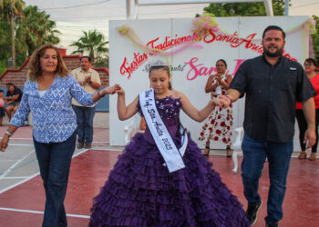 Coronan a Sara I como reina infantil de las Fiestas Tradicionales Santa Anita 2025