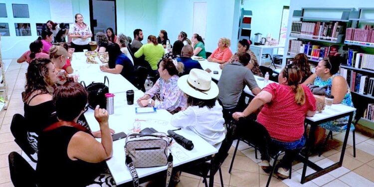 Personal bibliotecario de Los Cabos se capacitan en atención a la niñez