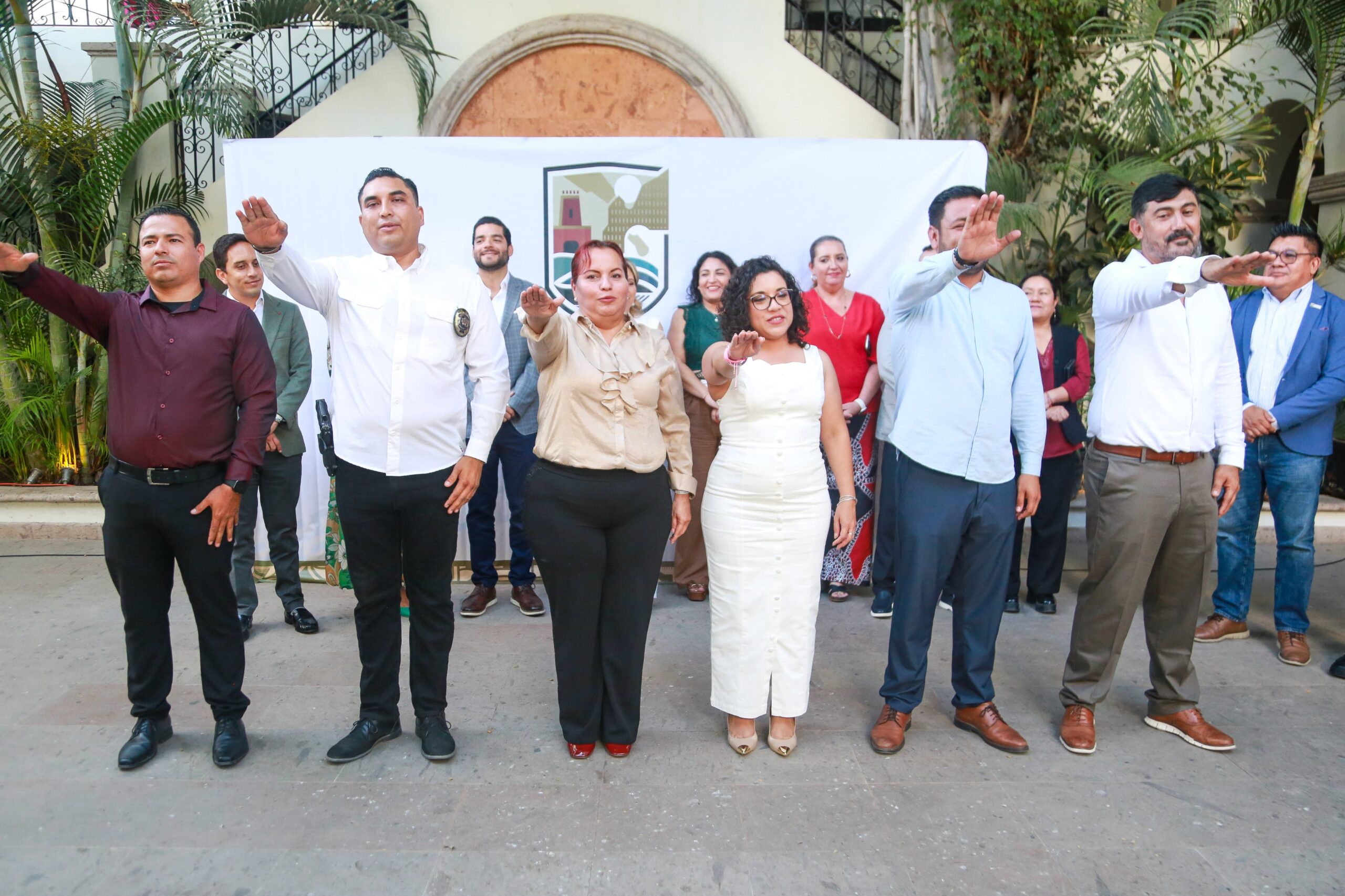 Entregan nombramientos a titulares de seis direcciones del XV Ayuntamiento de Los Cabos