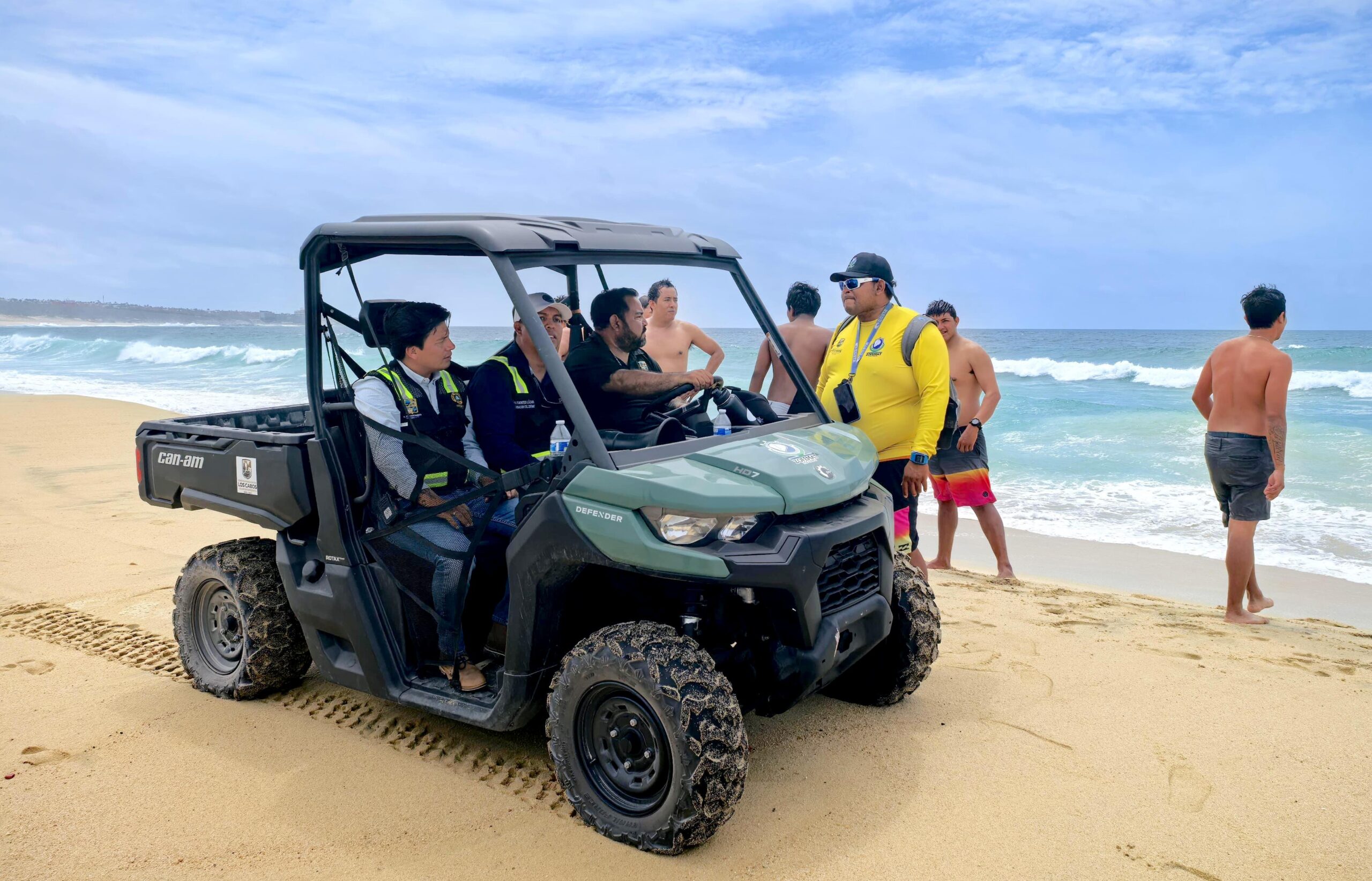 Realizan operativo preventivo en playas de Cabo San Lucas ante el paso del huracán “Flossie”
