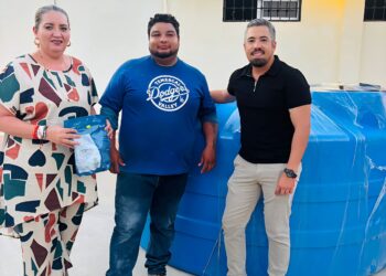 Gestiona regidora Marisela Peralta entrega de tinacos y cisternas para habitantes de Santa Cruz y La Ribera