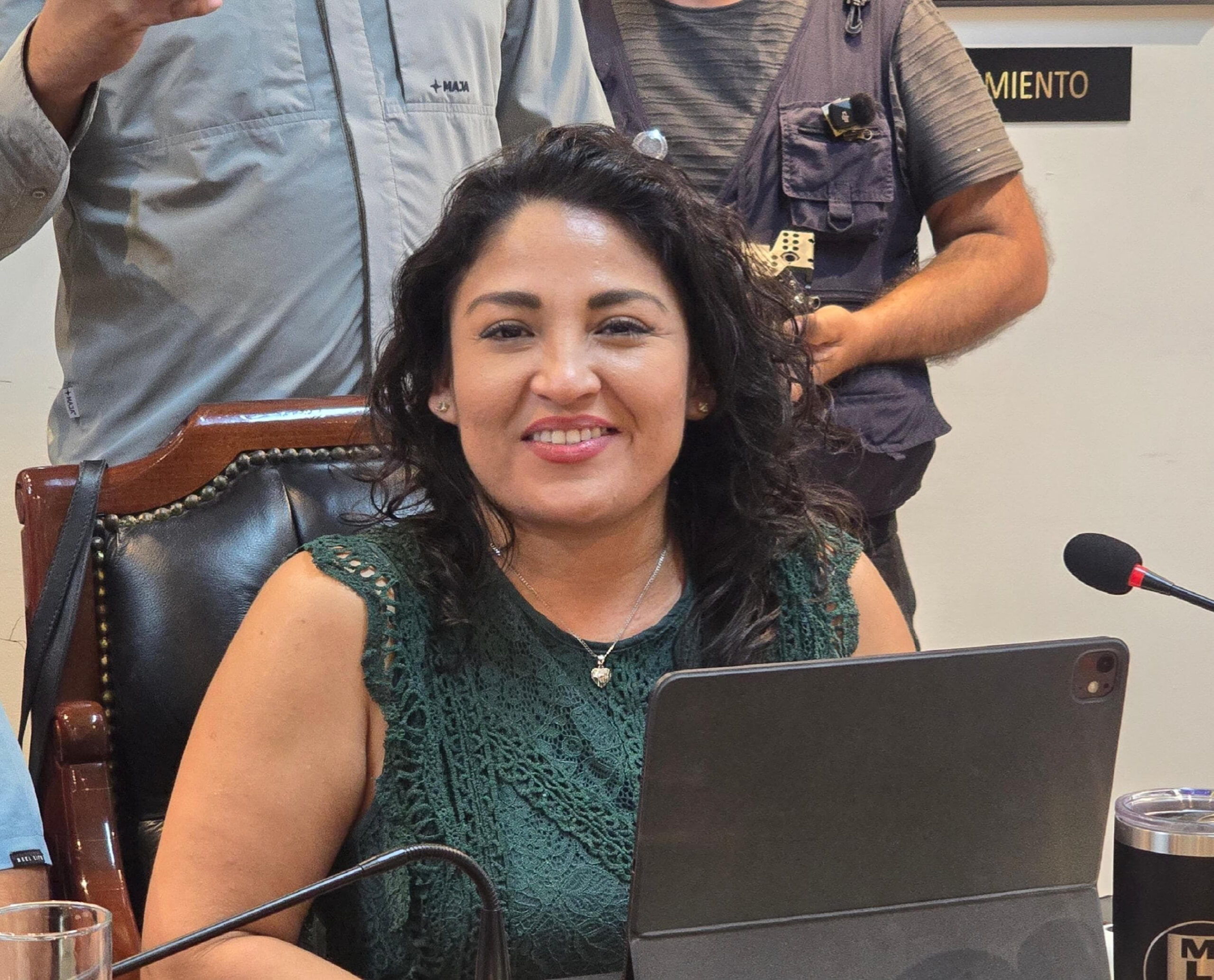 Regidora Valerie Olmos hace llamado a proteger la pesca deportiva y ribereña ante amenazas por embarcaciones de alto calado