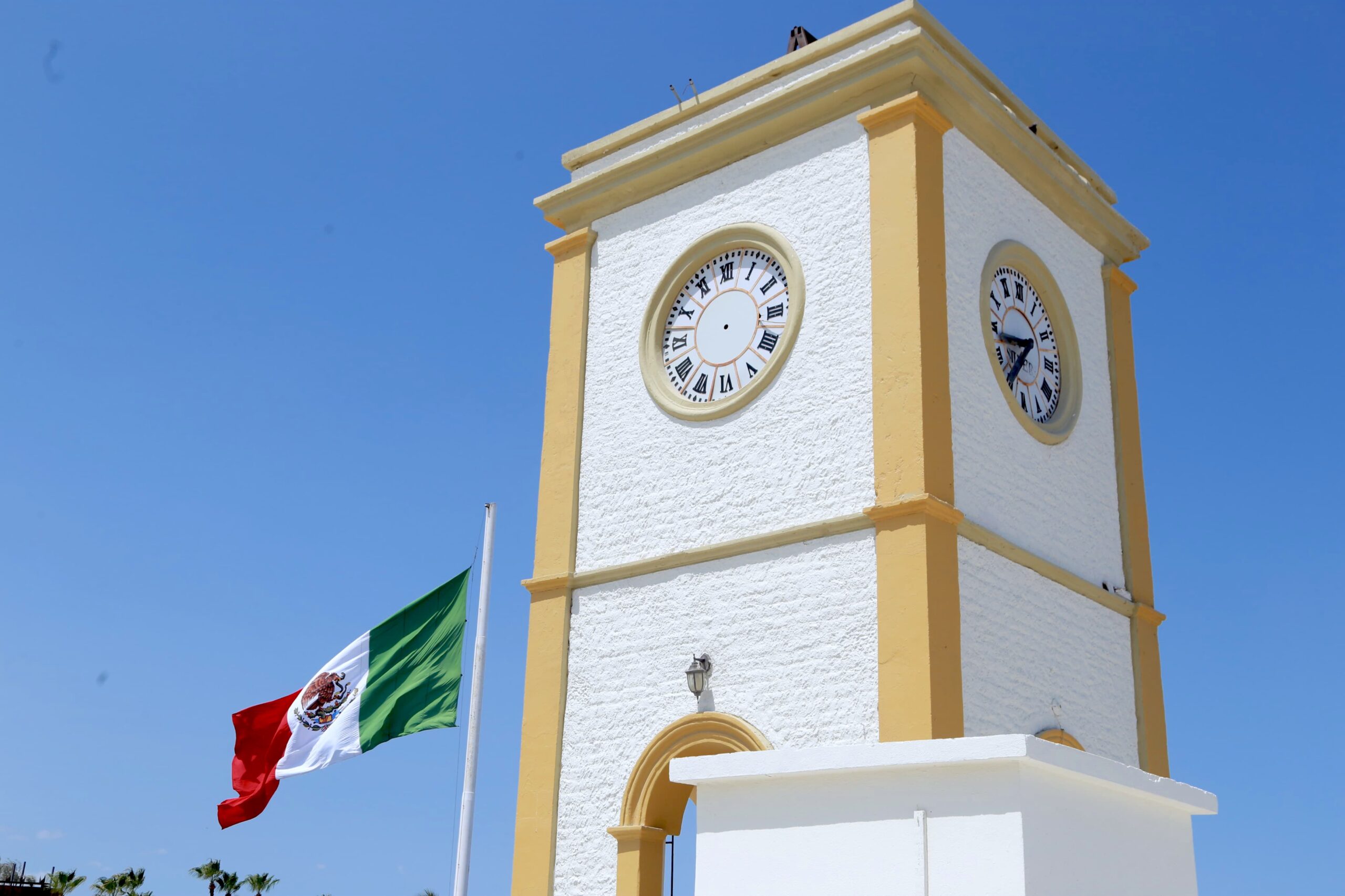 Inicia restauración del reloj ubicado en palacio municipal en San José del Cabo