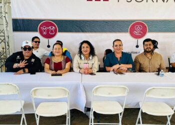 Atiende regidora Valerie Olmos solicitudes ciudadanas en audiencia pública en la colonia La Ballena