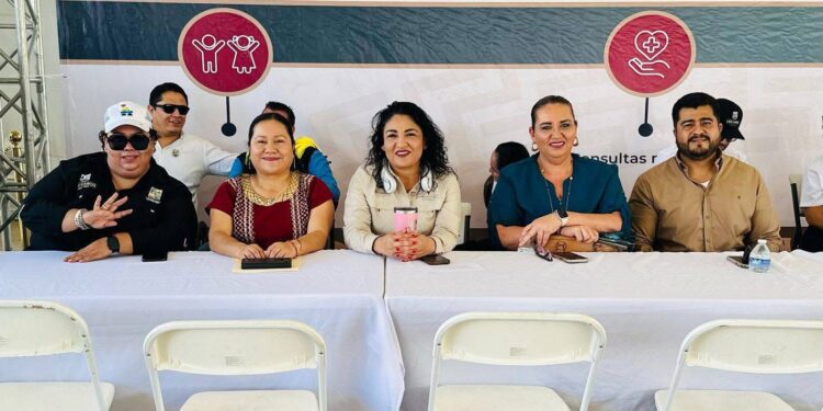 Atiende regidora Valerie Olmos solicitudes ciudadanas en audiencia pública en la colonia La Ballena