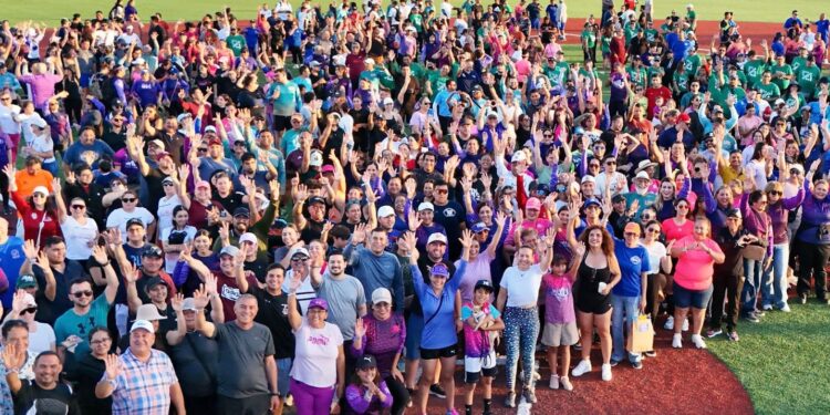 Encabeza Milena Quiroga caminata con casi 800 personas por el Sendero de Paz