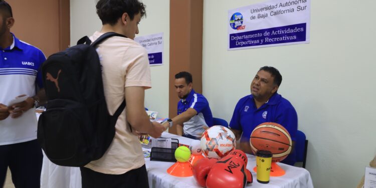 UABCS realiza Feria de Servicios para aspirantes de nuevo ingreso