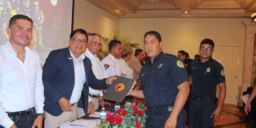 Conmemoran en Cabo San Lucas el Día del Bombero y la graduación de la XVIII Generación del COBAE