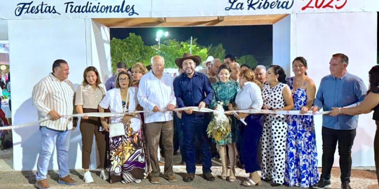 Coronan autoridades a la Reina y Princesa de las Fiestas Tradicionales de La Ribera 2025