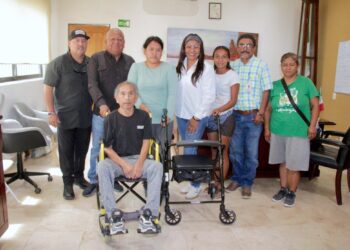 Autoridades y sociedad se unen entregan refrigerador, silla de ruedas, andadera y equipo médico al Hospital General de Cabo San Lucas
