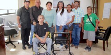 Autoridades y sociedad se unen entregan refrigerador, silla de ruedas, andadera y equipo médico al Hospital General de Cabo San Lucas