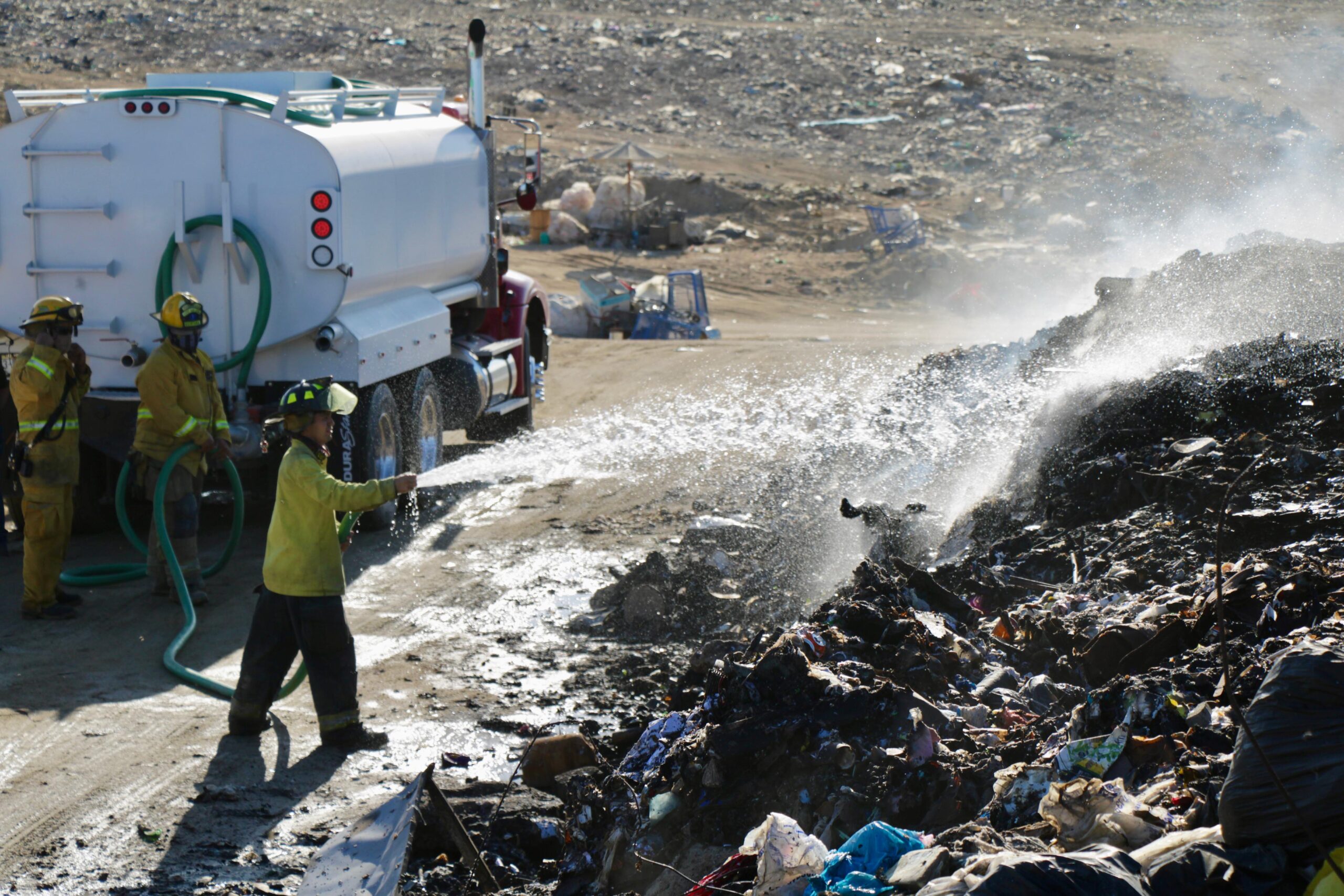 Reconocen labor del Cuerpo de Bomberos de Cabo San Lucas tras incendio en el relleno sanitario La Candelaria