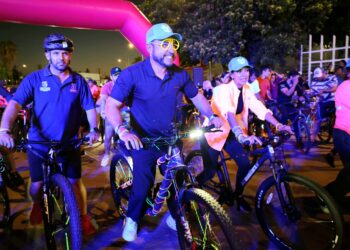 Gran Participación en la Rodada Neón encabezada por alcalde Christian Agúndez