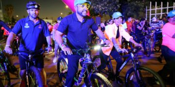 Gran Participación en la Rodada Neón encabezada por alcalde Christian Agúndez