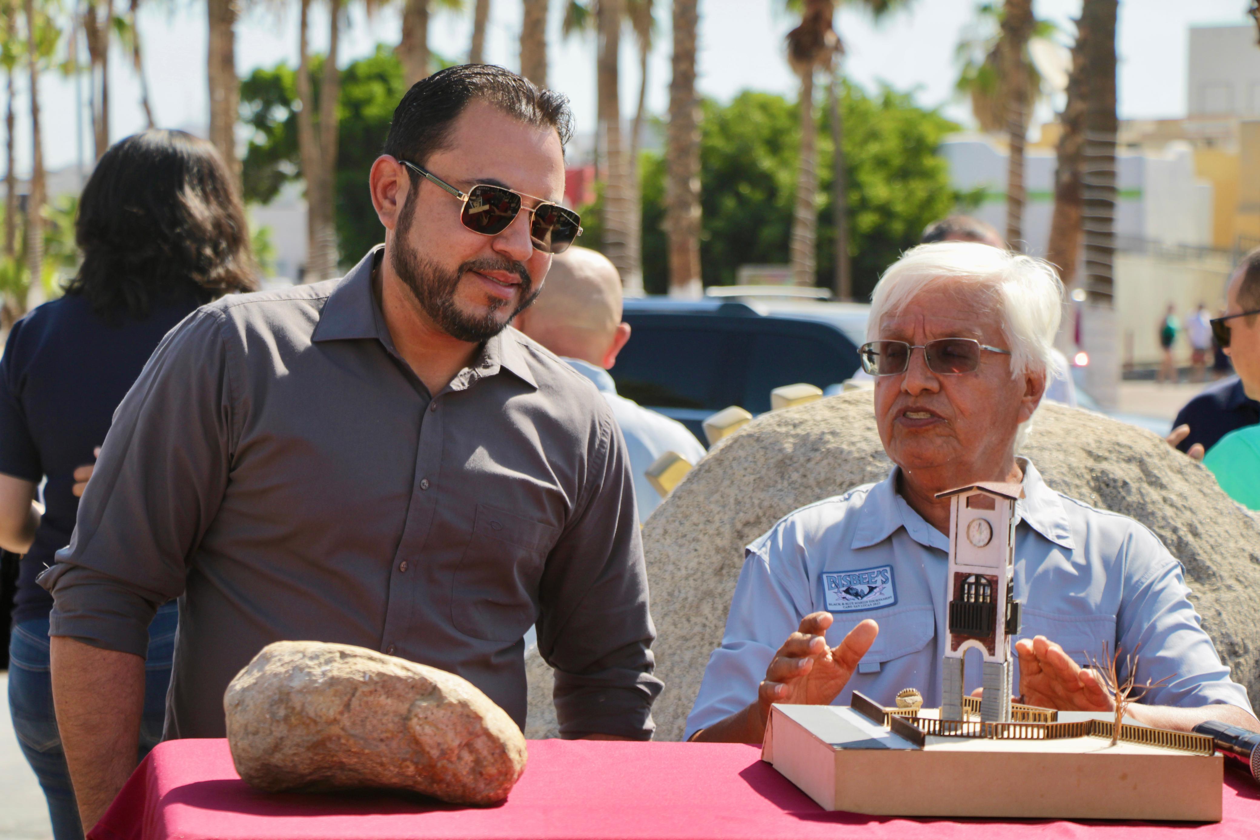 Colocan primera piedra del Reloj Monumental en Cabo San Lucas promovido por el torneo Bisbee’s