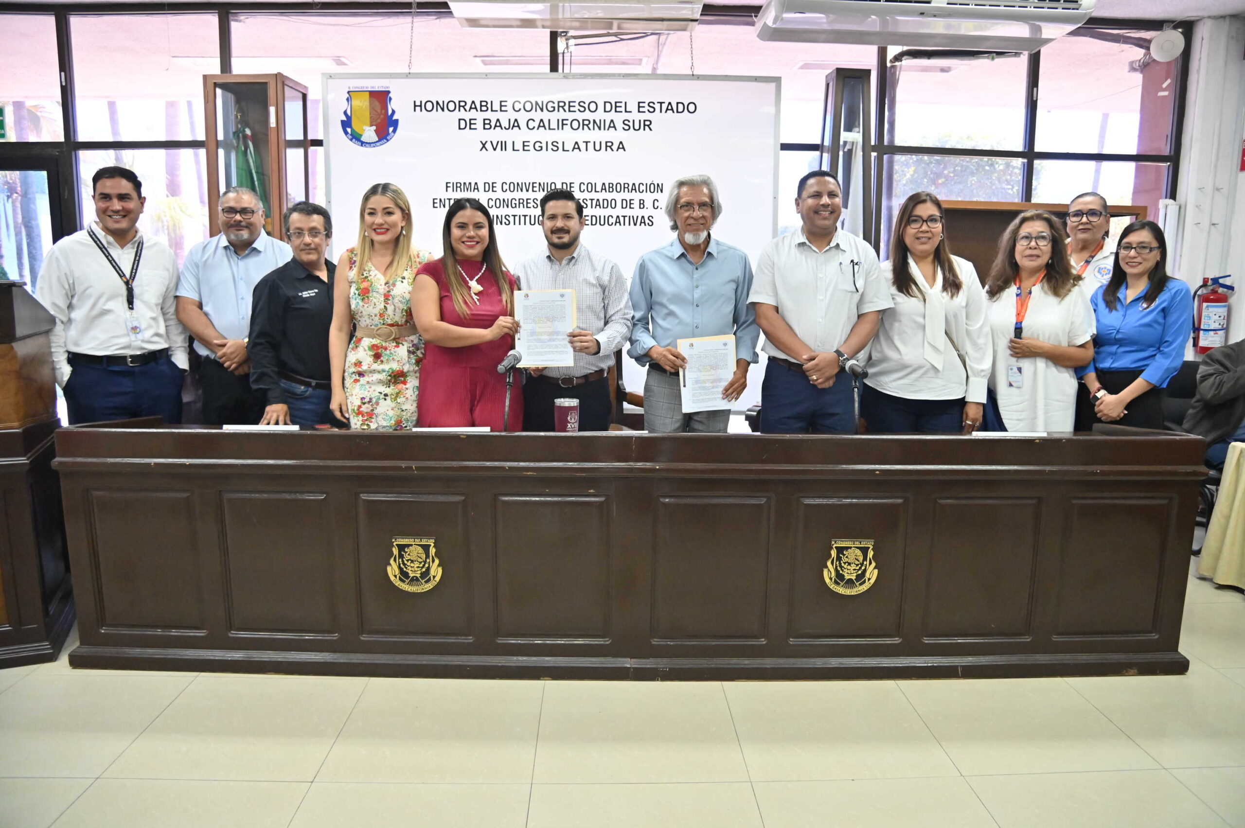 La XVII Legislatura firma convenios para beneficiar a trabajadores con estudios de postgrado y universitarios