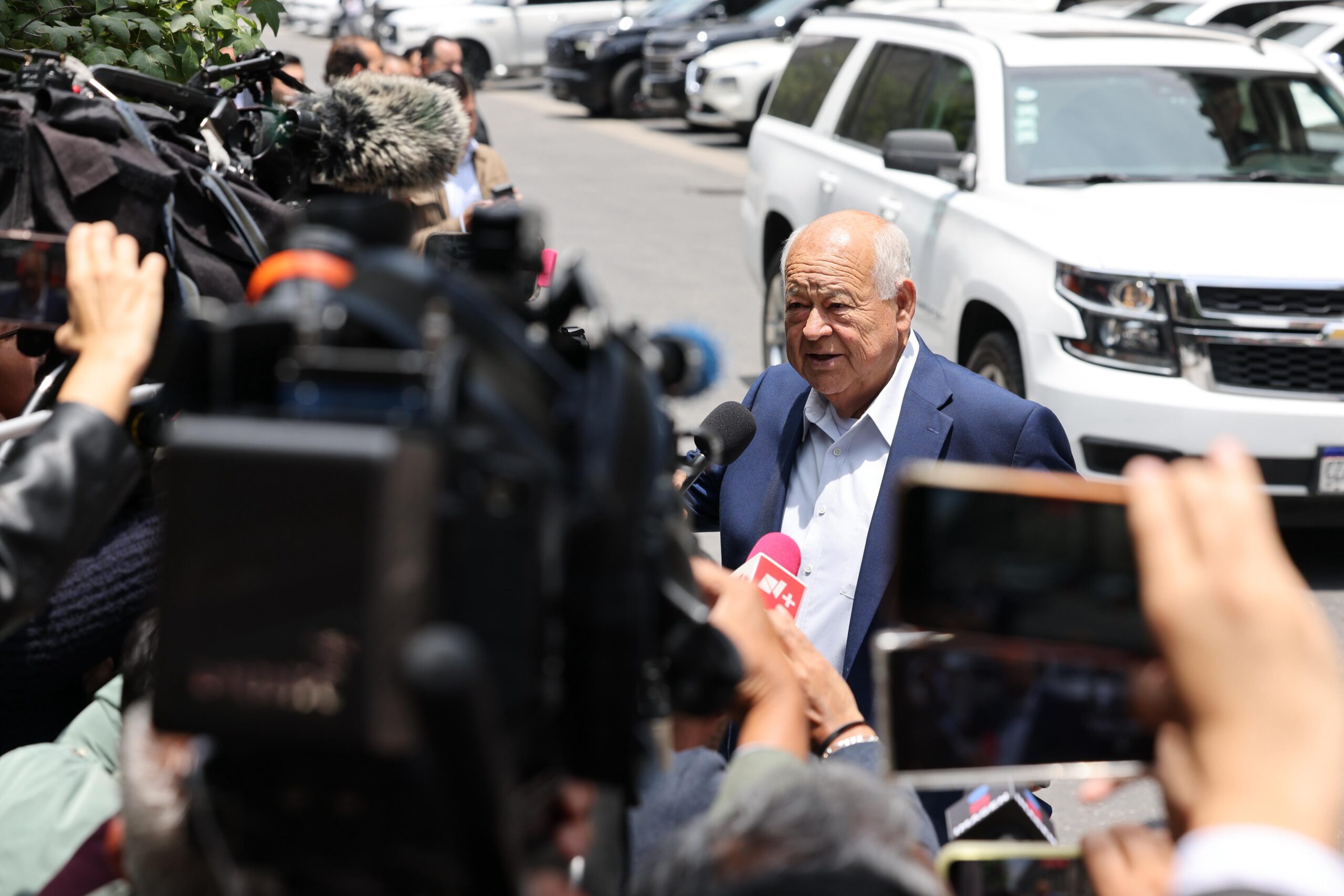 Anuncian caravanas de salud y mejoras educativas tras reunión en Palacio Nacional