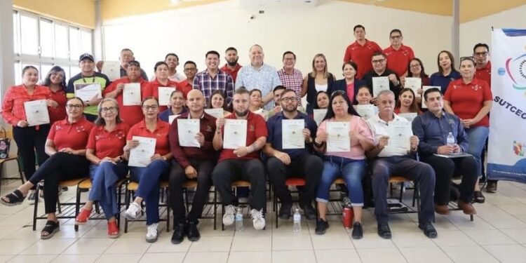 Capacitación en primeros auxilios para personal educativo, iniciativa conjunta de ICATEBCS y CECYTE La Paz