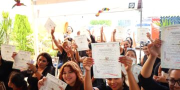 Concluyen más de 50 mujeres de la colonia Olas Altas y Calafia curso de aplicación de uñas