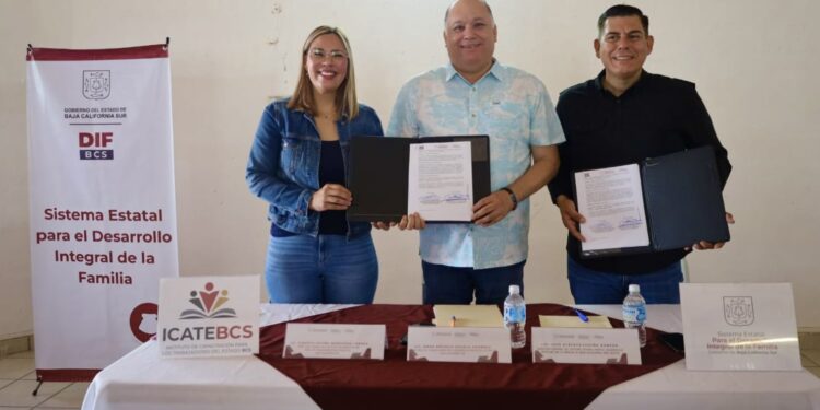 Firman ICATEBCS y SEDIFBCS comodato para impulsar la formación digital