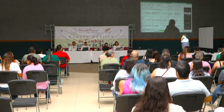 Participan más de 600 docentes en proceso de promoción vertical en primaria