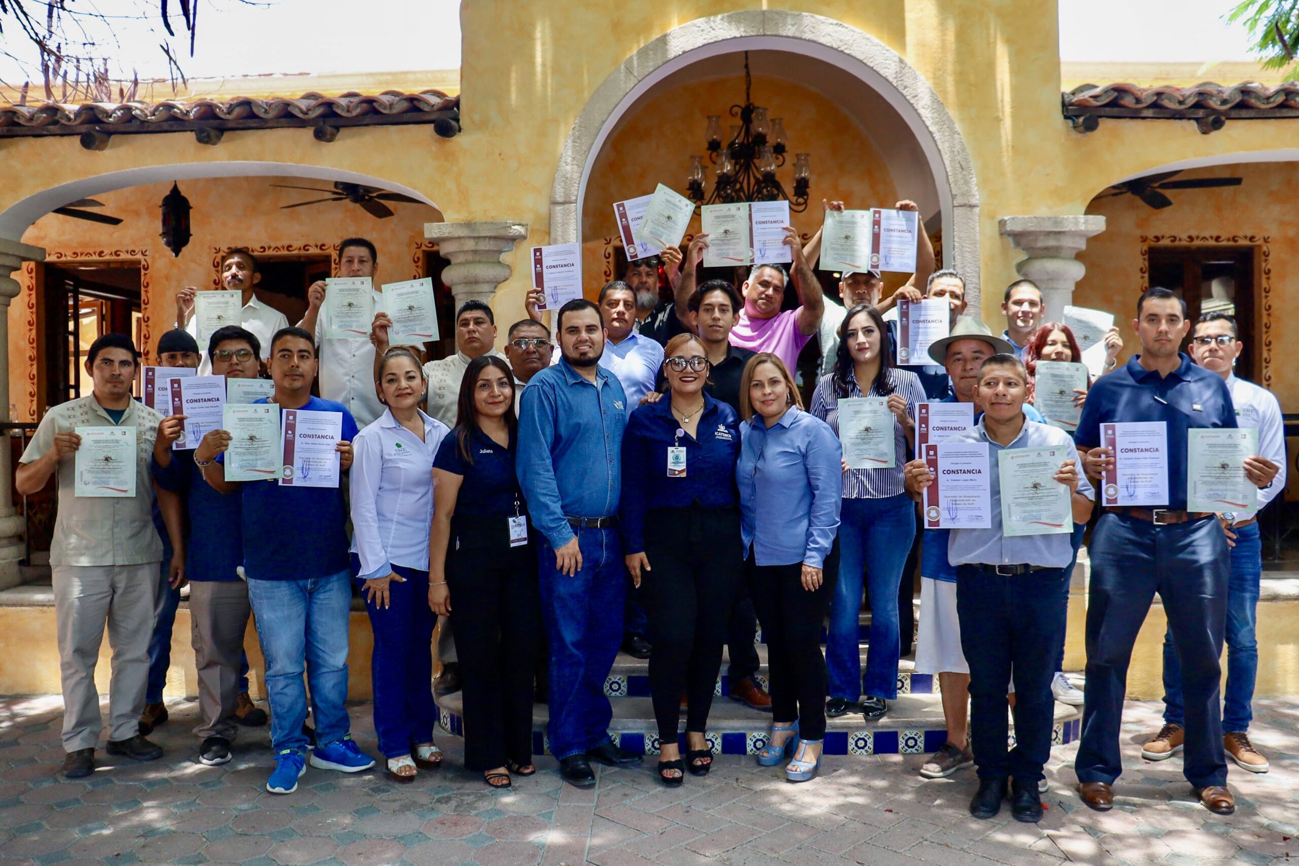 Egresa la primera generación del curso “Ellas y Ellos al Volante”  en Cabo San Lucas