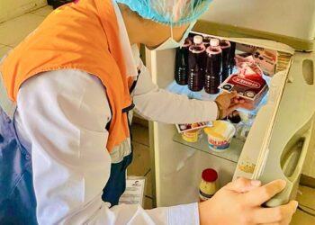 Verifica COEPRIS que puestos fijos y semifijos de comida laboren en condiciones adecuadas 