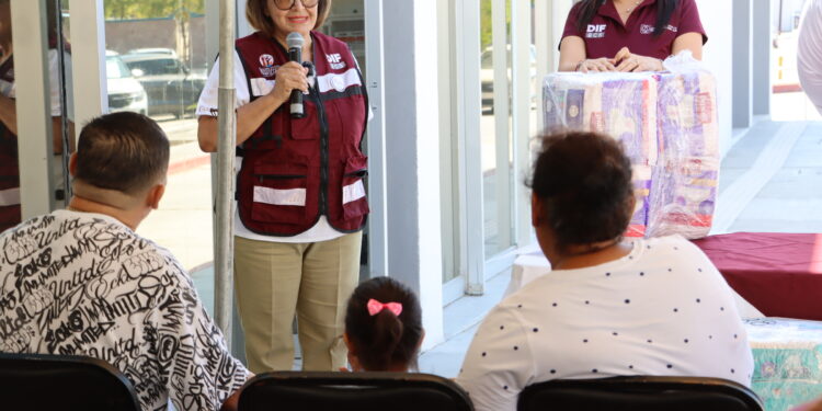 Impulsa SEDIF el bienestar de grupos prioritarios con entrega de apoyos asistenciales