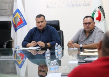 Encabeza Saúl González, encuentro con secretarios de sitios de taxis de La Paz