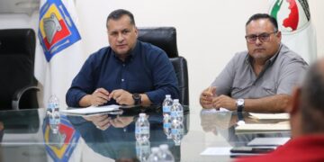 Encabeza Saúl González, encuentro con secretarios de sitios de taxis de La Paz