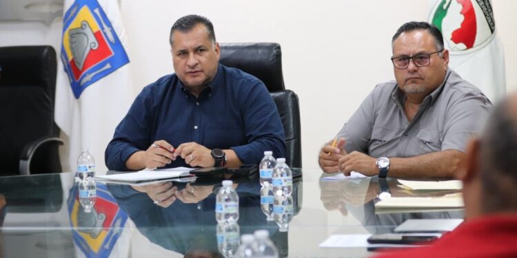 Encabeza Saúl González, encuentro con secretarios de sitios de taxis de La Paz