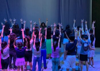 Niñas y niños aprenden Lengua de Señas Mexicana en taller de verano