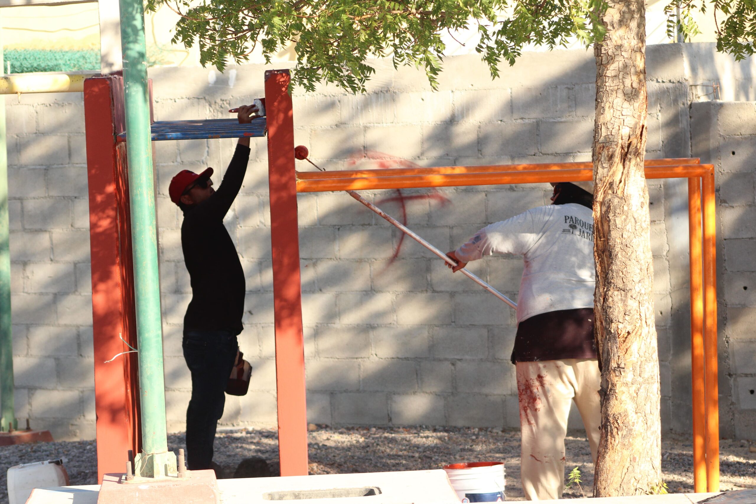 Dan mantenimiento a más de una docena de espacios públicos en La Paz y sus delegaciones