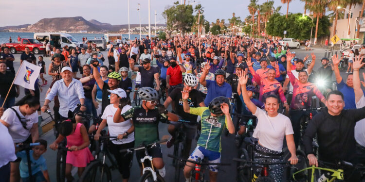 Encabeza Milena Quiroga la primera Rodada por la paz y contra las adicciones