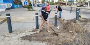 Refuerza Ayuntamiento de La Paz limpieza de vialidades tras lluvias del fin de semana