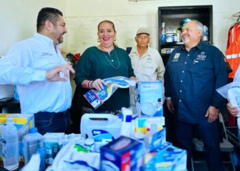 Entrega VI regidora medicamentos al personal de Servicios Públicos de Los Cabos